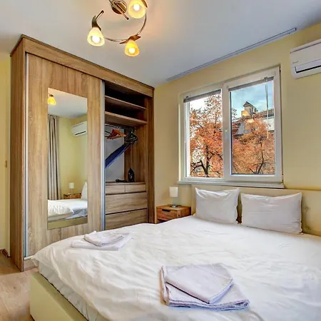 1bd Nest In The Heart Of A Traditional Апартаменты София