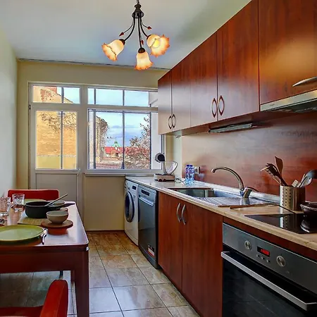 1bd Nest In The Heart Of A Traditional Apartment *